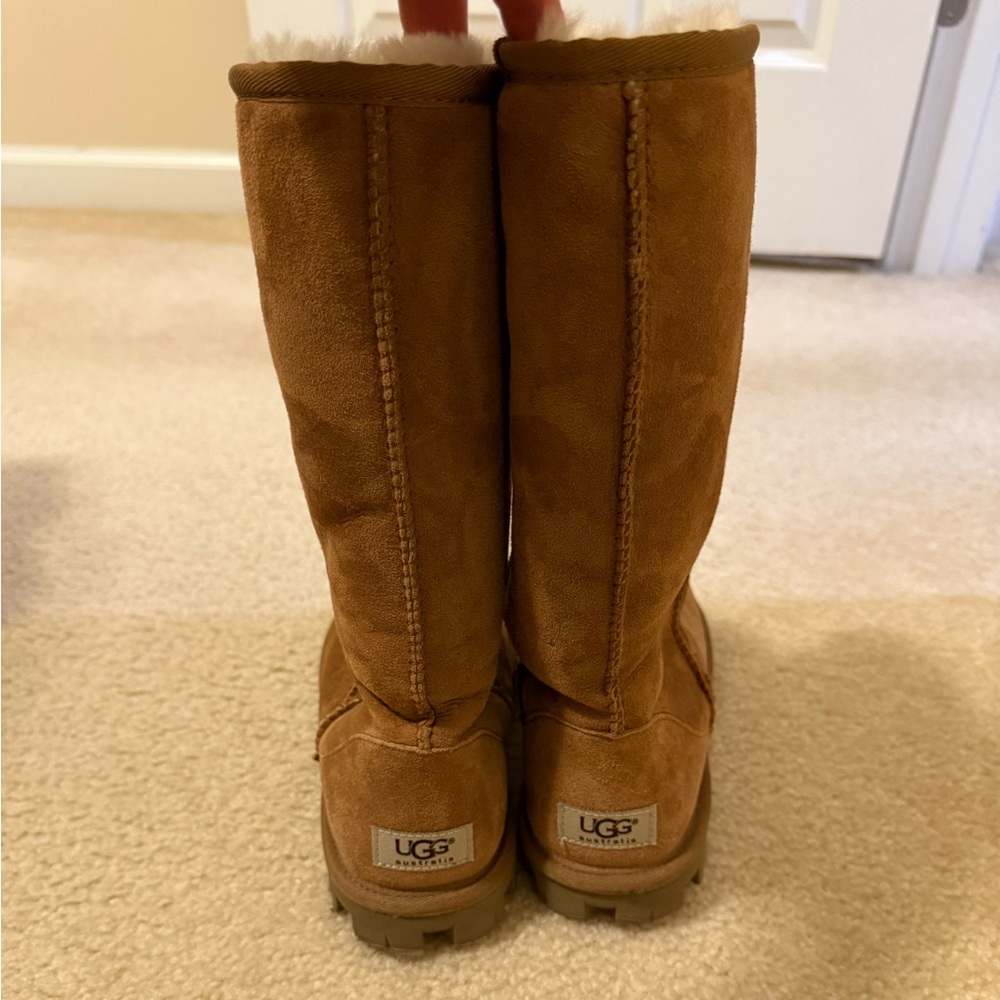 Uggs tall boot, tan color size 7